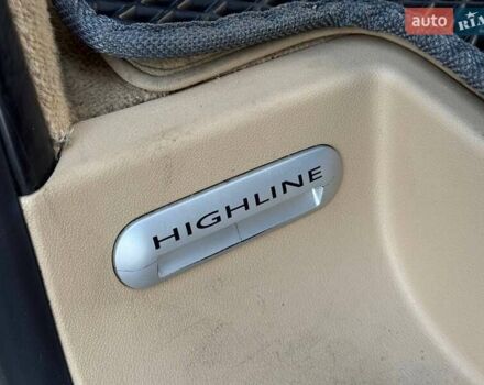 Жовтий Фольксваген Мультиван, об'ємом двигуна 2.5 л та пробігом 370 тис. км за 10999 $, фото 19 на Automoto.ua