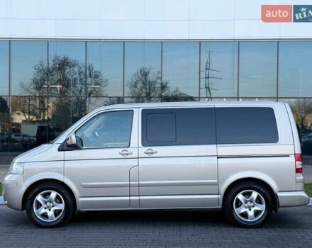 Жовтий Фольксваген Мультиван, об'ємом двигуна 2.5 л та пробігом 370 тис. км за 10999 $, фото 2 на Automoto.ua