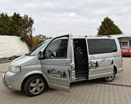 Серый Фольксваген Мультиван, объемом двигателя 2.5 л и пробегом 270 тыс. км за 4200 $, фото 4 на Automoto.ua