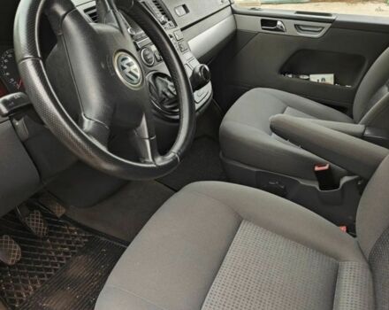 Серый Фольксваген Мультиван, объемом двигателя 2.5 л и пробегом 270 тыс. км за 4200 $, фото 7 на Automoto.ua