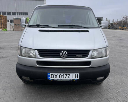 Сірий Фольксваген Мультиван, об'ємом двигуна 2.5 л та пробігом 498 тис. км за 9100 $, фото 2 на Automoto.ua