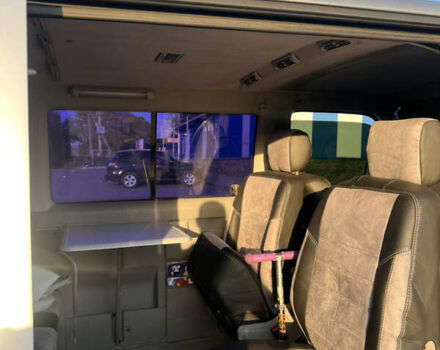 Сірий Фольксваген Мультиван, об'ємом двигуна 2.5 л та пробігом 498 тис. км за 9100 $, фото 17 на Automoto.ua