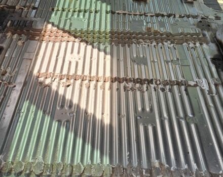 Сірий Фольксваген Мультиван, об'ємом двигуна 2.5 л та пробігом 420 тис. км за 12000 $, фото 4 на Automoto.ua