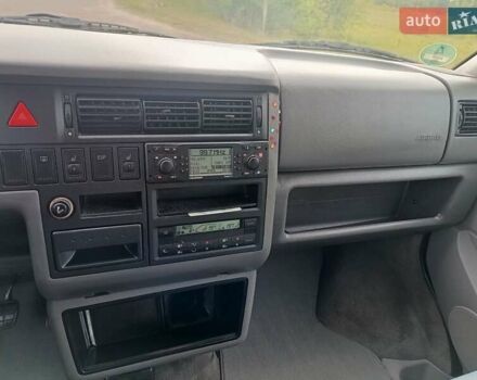 Серый Фольксваген Мультиван, объемом двигателя 2.46 л и пробегом 514 тыс. км за 10900 $, фото 4 на Automoto.ua