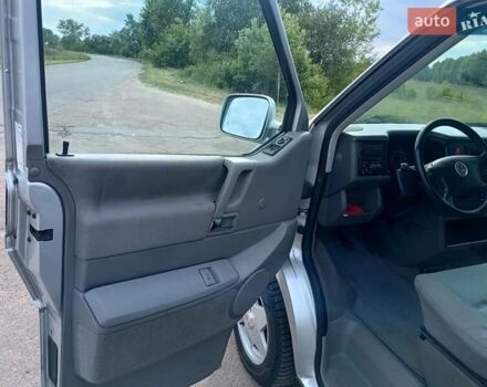 Серый Фольксваген Мультиван, объемом двигателя 2.46 л и пробегом 514 тыс. км за 10900 $, фото 6 на Automoto.ua