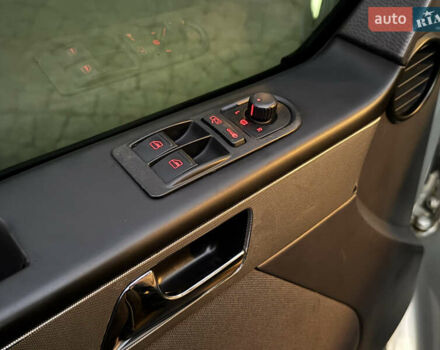 Сірий Фольксваген Мультиван, об'ємом двигуна 2.5 л та пробігом 290 тис. км за 8950 $, фото 22 на Automoto.ua