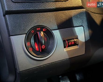 Сірий Фольксваген Мультиван, об'ємом двигуна 2.5 л та пробігом 290 тис. км за 8950 $, фото 18 на Automoto.ua