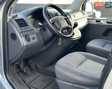 Серый Фольксваген Мультиван, объемом двигателя 2.46 л и пробегом 414 тыс. км за 7700 $, фото 9 на Automoto.ua