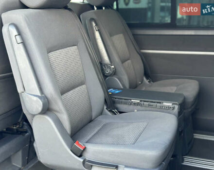 Серый Фольксваген Мультиван, объемом двигателя 2.46 л и пробегом 414 тыс. км за 7700 $, фото 8 на Automoto.ua