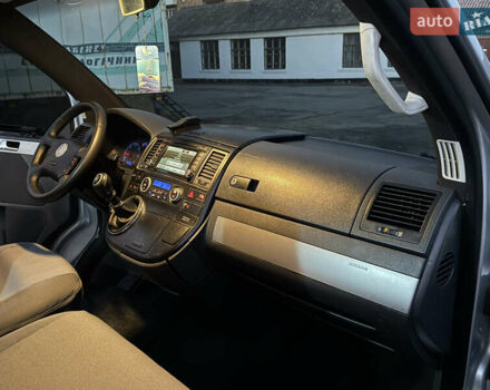 Сірий Фольксваген Мультиван, об'ємом двигуна 2.5 л та пробігом 290 тис. км за 8950 $, фото 37 на Automoto.ua