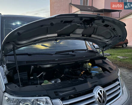Сірий Фольксваген Мультиван, об'ємом двигуна 2.5 л та пробігом 290 тис. км за 8950 $, фото 46 на Automoto.ua