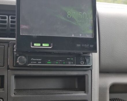 Серый Фольксваген Мультиван, объемом двигателя 2.5 л и пробегом 299 тыс. км за 11763 $, фото 5 на Automoto.ua