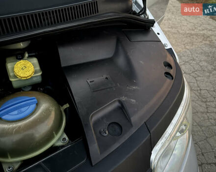 Сірий Фольксваген Мультиван, об'ємом двигуна 2.5 л та пробігом 290 тис. км за 8950 $, фото 48 на Automoto.ua