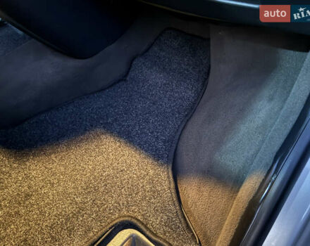 Сірий Фольксваген Мультиван, об'ємом двигуна 2.5 л та пробігом 290 тис. км за 8950 $, фото 40 на Automoto.ua