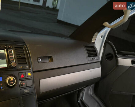 Сірий Фольксваген Мультиван, об'ємом двигуна 2.5 л та пробігом 290 тис. км за 8950 $, фото 21 на Automoto.ua