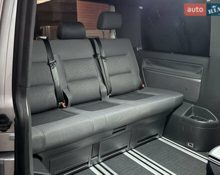 Сірий Фольксваген Мультиван, об'ємом двигуна 2.5 л та пробігом 290 тис. км за 8950 $, фото 30 на Automoto.ua