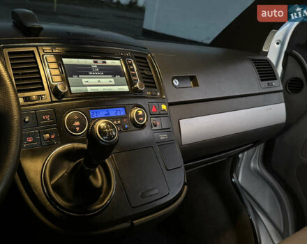 Сірий Фольксваген Мультиван, об'ємом двигуна 2.5 л та пробігом 290 тис. км за 8950 $, фото 19 на Automoto.ua