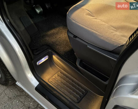 Сірий Фольксваген Мультиван, об'ємом двигуна 2.5 л та пробігом 290 тис. км за 8950 $, фото 15 на Automoto.ua