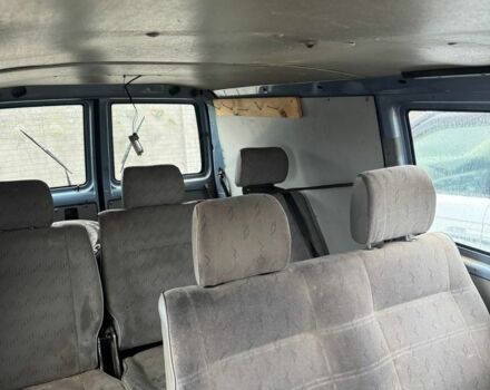 Сірий Фольксваген Мультиван, об'ємом двигуна 2.5 л та пробігом 400 тис. км за 2967 $, фото 3 на Automoto.ua