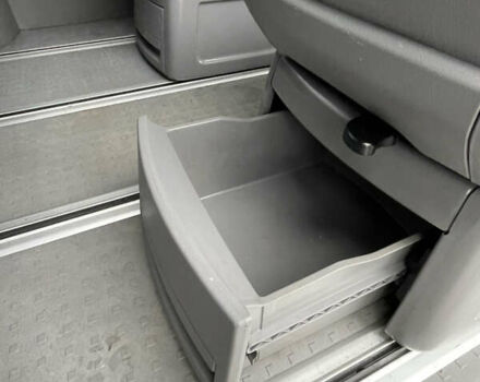 Серый Фольксваген Мультиван, объемом двигателя 1.98 л и пробегом 116 тыс. км за 14000 $, фото 42 на Automoto.ua