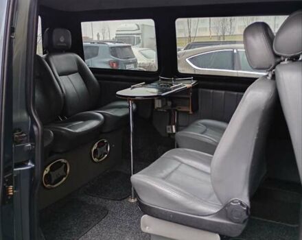 Серый Фольксваген Мультиван, объемом двигателя 2.5 л и пробегом 349 тыс. км за 6900 $, фото 9 на Automoto.ua