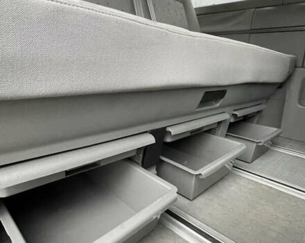 Серый Фольксваген Мультиван, объемом двигателя 1.98 л и пробегом 116 тыс. км за 14000 $, фото 43 на Automoto.ua