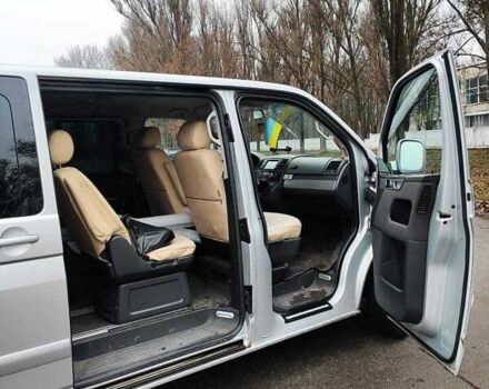 Серый Фольксваген Мультиван, объемом двигателя 2.46 л и пробегом 325 тыс. км за 12000 $, фото 3 на Automoto.ua