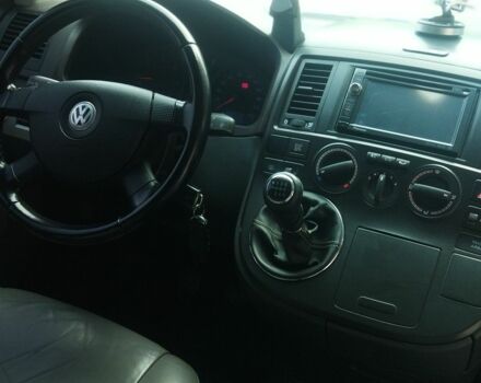 Сірий Фольксваген Мультиван, об'ємом двигуна 2.5 л та пробігом 328 тис. км за 12800 $, фото 4 на Automoto.ua