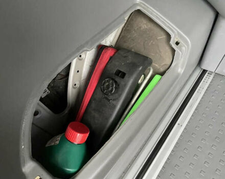 Серый Фольксваген Мультиван, объемом двигателя 1.98 л и пробегом 116 тыс. км за 14000 $, фото 15 на Automoto.ua