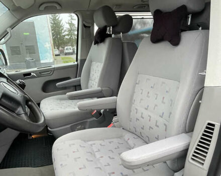 Серый Фольксваген Мультиван, объемом двигателя 1.98 л и пробегом 116 тыс. км за 14000 $, фото 20 на Automoto.ua