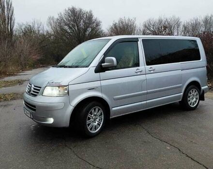 Серый Фольксваген Мультиван, объемом двигателя 2.46 л и пробегом 325 тыс. км за 12000 $, фото 2 на Automoto.ua
