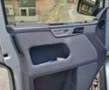 Сірий Фольксваген Мультиван, об'ємом двигуна 2.5 л та пробігом 342 тис. км за 12000 $, фото 4 на Automoto.ua