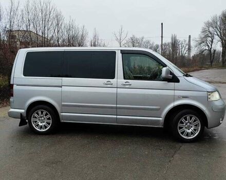 Серый Фольксваген Мультиван, объемом двигателя 2.46 л и пробегом 325 тыс. км за 12000 $, фото 1 на Automoto.ua