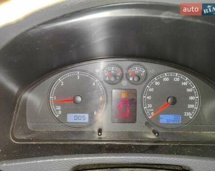 Серый Фольксваген Мультиван, объемом двигателя 2.46 л и пробегом 325 тыс. км за 12000 $, фото 8 на Automoto.ua