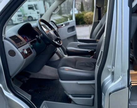 Сірий Фольксваген Мультиван, об'ємом двигуна 2.5 л та пробігом 357 тис. км за 13750 $, фото 23 на Automoto.ua