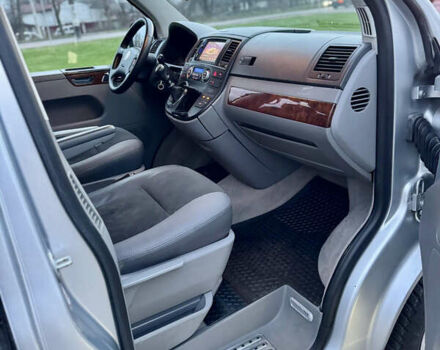 Серый Фольксваген Мультиван, объемом двигателя 2.5 л и пробегом 359 тыс. км за 16999 $, фото 10 на Automoto.ua