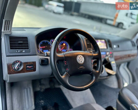 Серый Фольксваген Мультиван, объемом двигателя 2.5 л и пробегом 359 тыс. км за 16999 $, фото 15 на Automoto.ua