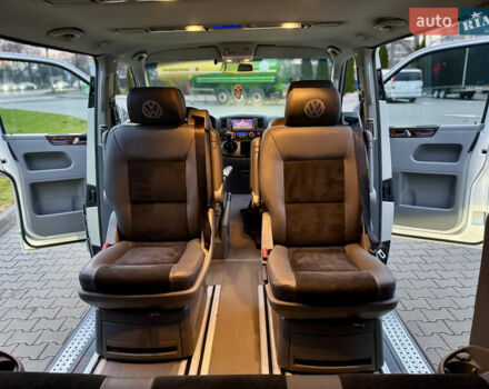 Сірий Фольксваген Мультиван, об'ємом двигуна 2.5 л та пробігом 357 тис. км за 13750 $, фото 16 на Automoto.ua