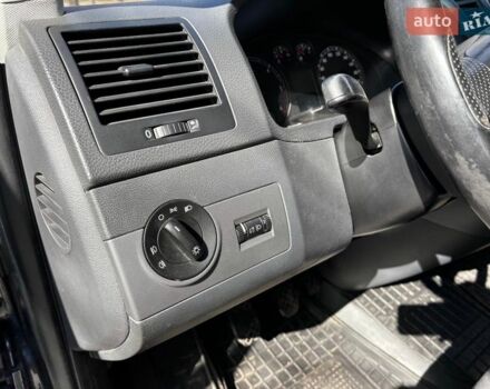 Серый Фольксваген Мультиван, объемом двигателя 2.5 л и пробегом 348 тыс. км за 11990 $, фото 18 на Automoto.ua