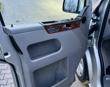 Сірий Фольксваген Мультиван, об'ємом двигуна 2.5 л та пробігом 357 тис. км за 13750 $, фото 19 на Automoto.ua