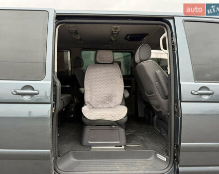 Серый Фольксваген Мультиван, объемом двигателя 2.5 л и пробегом 322 тыс. км за 14350 $, фото 12 на Automoto.ua