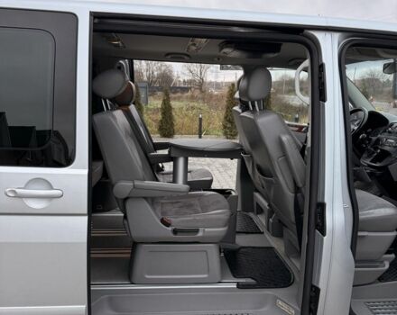 Сірий Фольксваген Мультиван, об'ємом двигуна 2.5 л та пробігом 356 тис. км за 12100 $, фото 10 на Automoto.ua