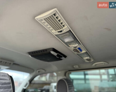 Серый Фольксваген Мультиван, объемом двигателя 2.5 л и пробегом 322 тыс. км за 14350 $, фото 13 на Automoto.ua