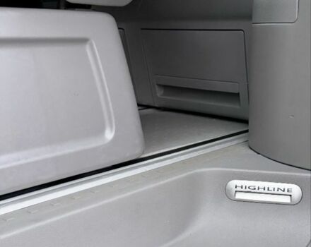 Сірий Фольксваген Мультиван, об'ємом двигуна 2.5 л та пробігом 356 тис. км за 12100 $, фото 23 на Automoto.ua