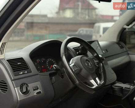 Серый Фольксваген Мультиван, объемом двигателя 2.5 л и пробегом 322 тыс. км за 14350 $, фото 6 на Automoto.ua