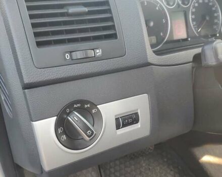 Сірий Фольксваген Мультиван, об'ємом двигуна 2.5 л та пробігом 170 тис. км за 16000 $, фото 11 на Automoto.ua