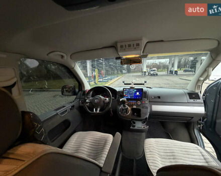 Сірий Фольксваген Мультиван, об'ємом двигуна 2.46 л та пробігом 322 тис. км за 16000 $, фото 14 на Automoto.ua