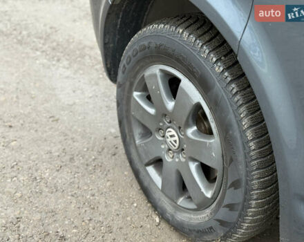 Серый Фольксваген Мультиван, объемом двигателя 2.5 л и пробегом 322 тыс. км за 14350 $, фото 5 на Automoto.ua