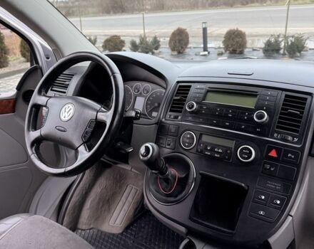 Сірий Фольксваген Мультиван, об'ємом двигуна 2.5 л та пробігом 356 тис. км за 12100 $, фото 17 на Automoto.ua