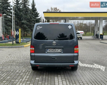 Сірий Фольксваген Мультиван, об'ємом двигуна 2.46 л та пробігом 322 тис. км за 16000 $, фото 5 на Automoto.ua